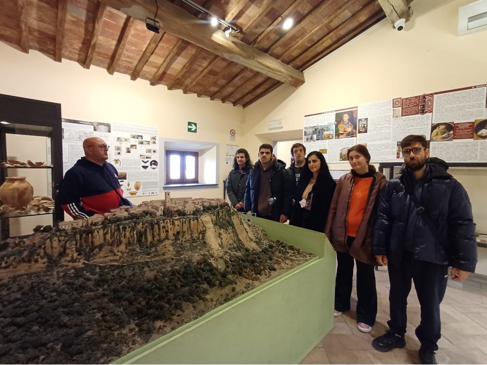 Un viaggio tra storia e paesaggio: l’esperienza dei ragazzi della Cooperativa “Tutti giù per terra” a Civita di Bagnoregio
